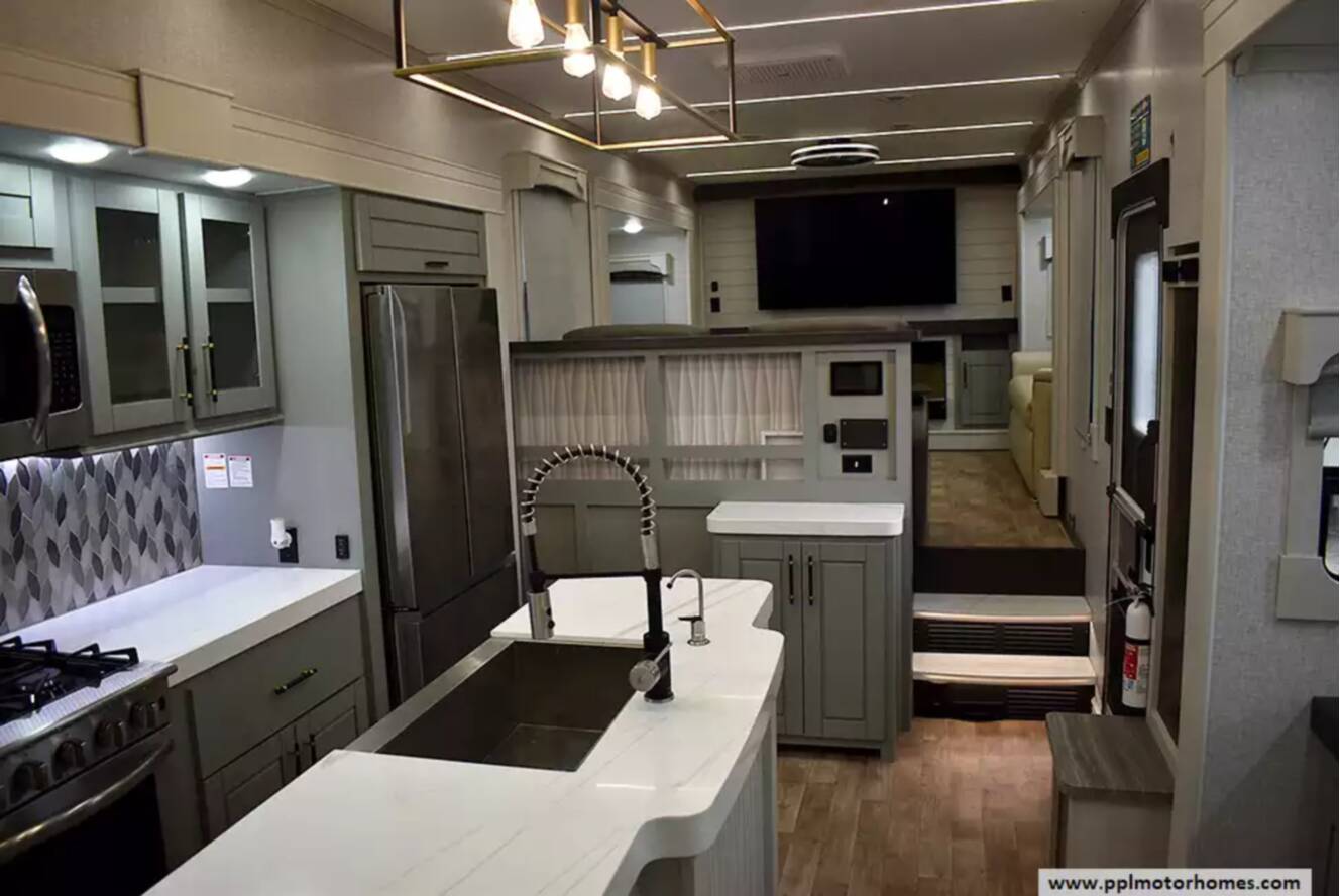 A photo of this 2024 Redwood REDWOOD RW4200FL