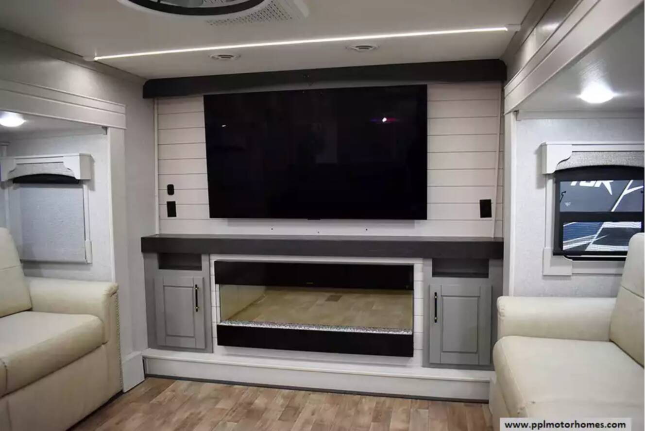 A photo of this 2024 Redwood REDWOOD RW4200FL