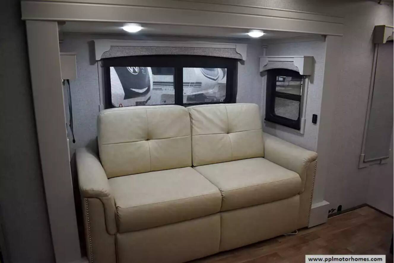 A photo of this 2024 Redwood REDWOOD RW4200FL