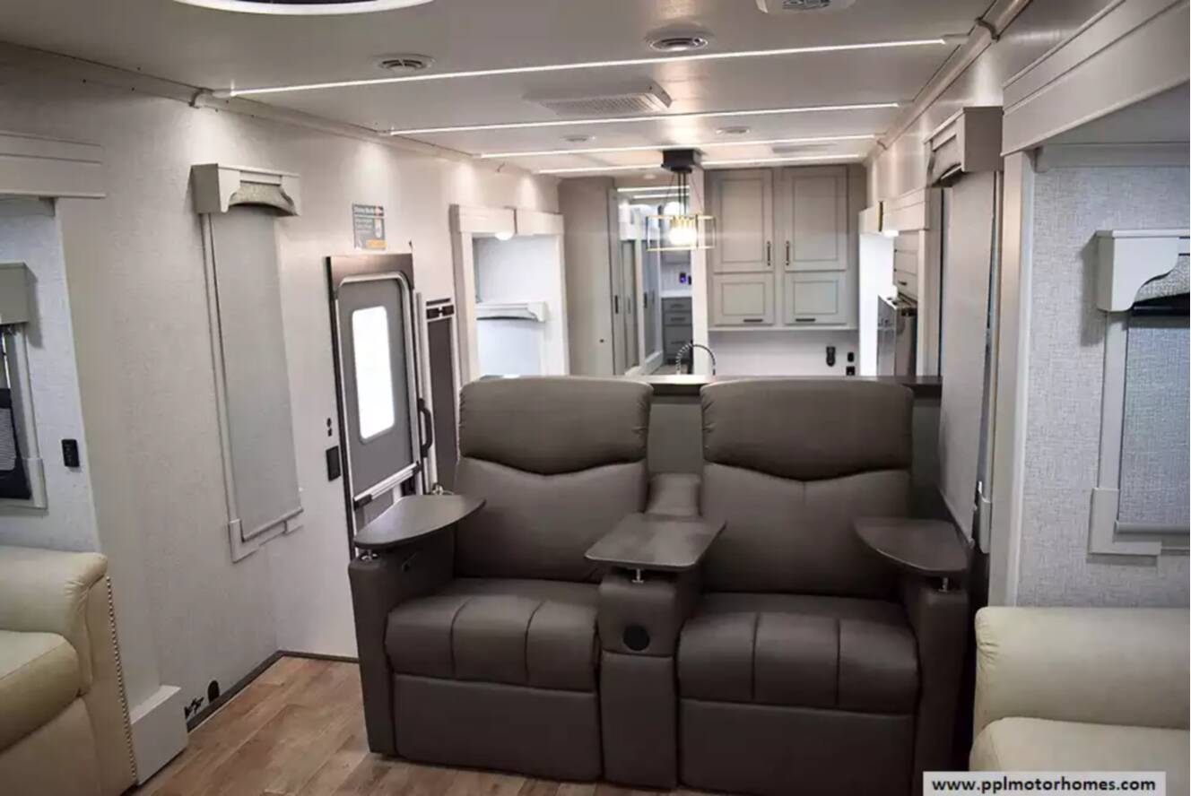 A photo of this 2024 Redwood REDWOOD RW4200FL