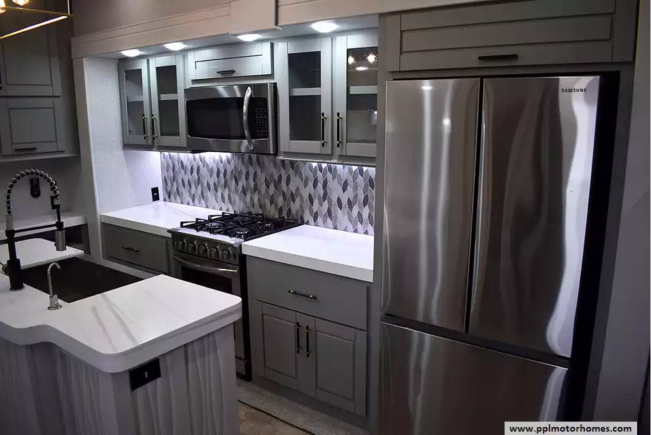 A photo of this 2024 Redwood REDWOOD RW4200FL
