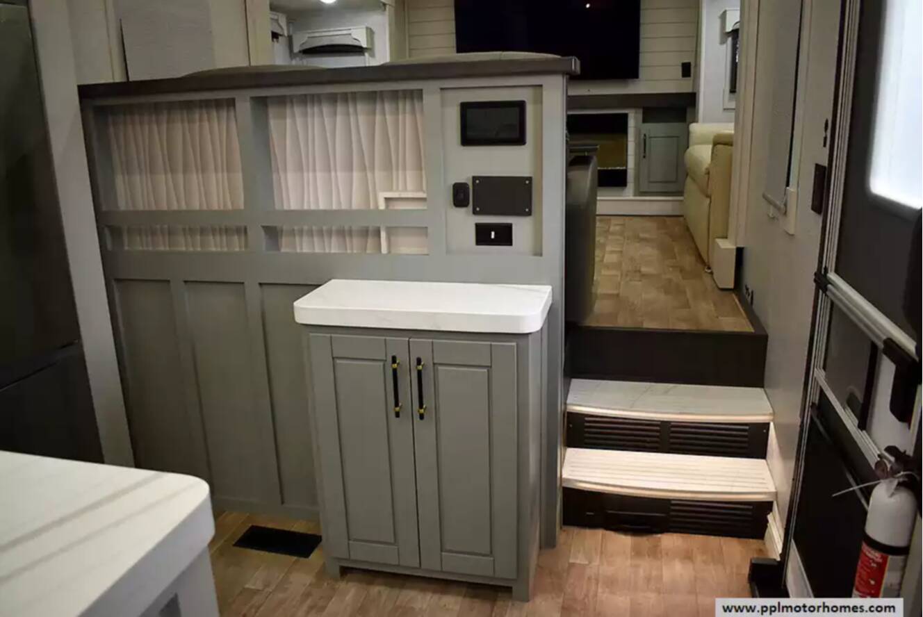 A photo of this 2024 Redwood REDWOOD RW4200FL