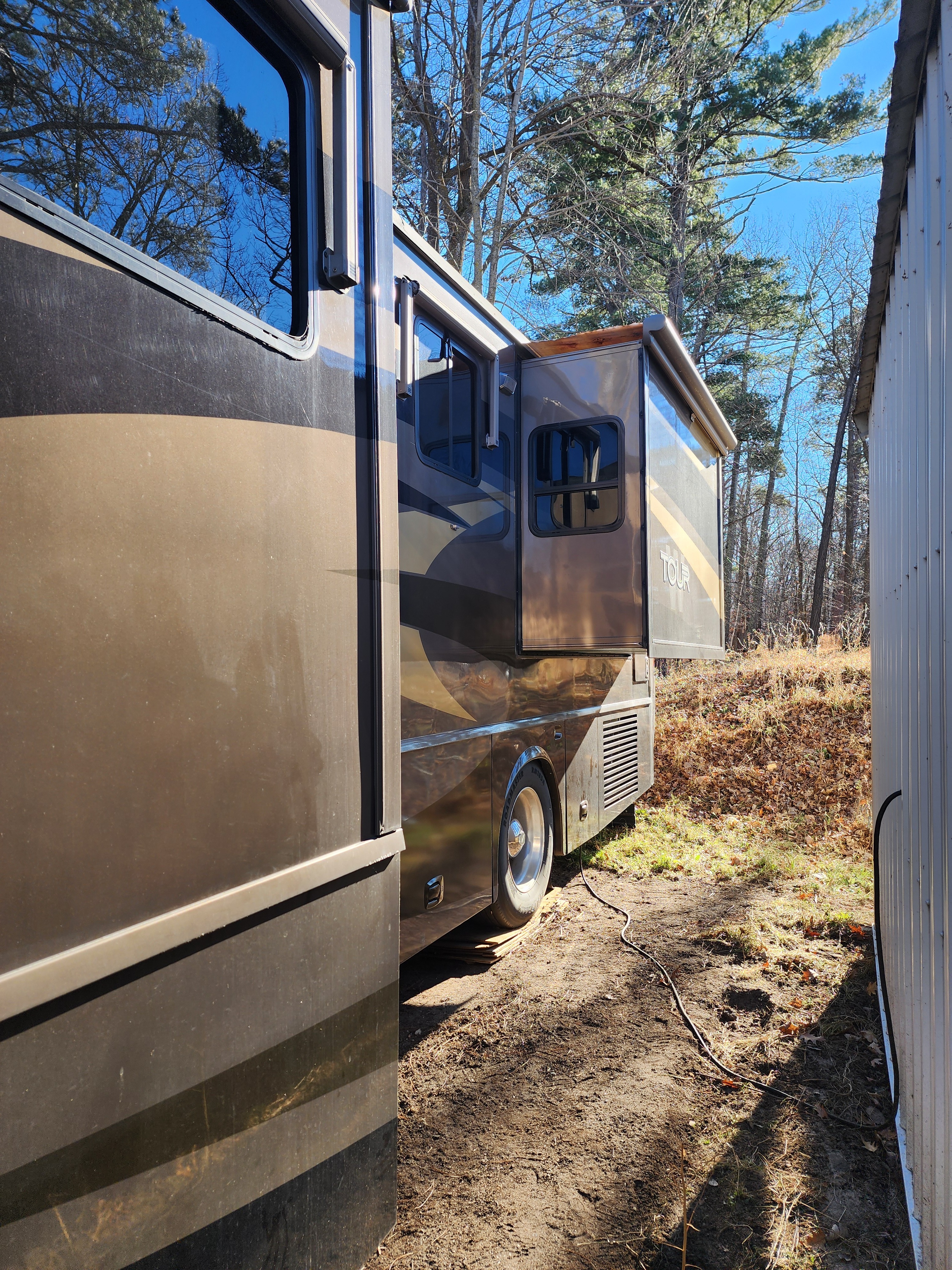 2006 Winnebago TOUR 40KD in hackensack MN
