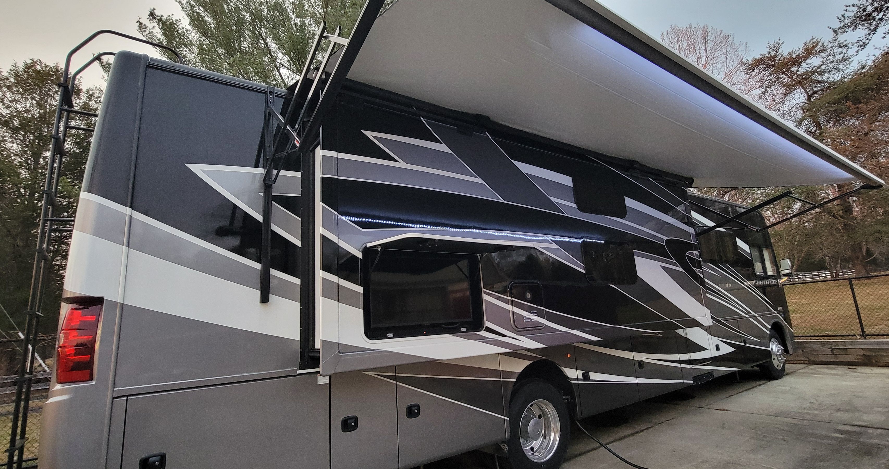 2021 Thor Motor Coach CHALLENGER 37DS RV