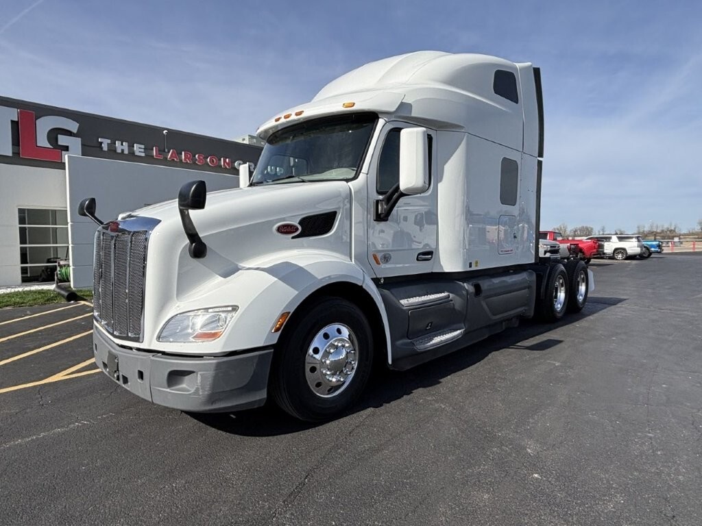 2021 PETERBILT 579 in East Saint Louis, IL