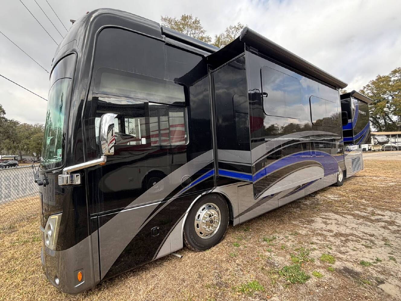 A photo of this 2023 Thor TUSCANY 40RT