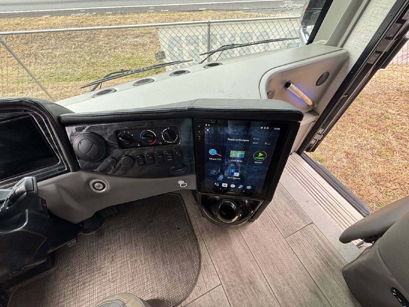 A photo of this 2023 Thor TUSCANY 40RT