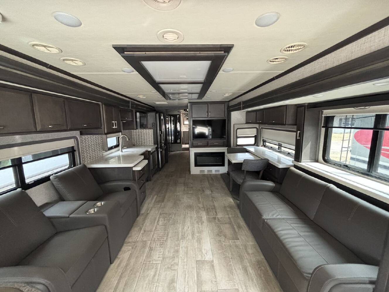 A photo of this 2023 Thor TUSCANY 40RT