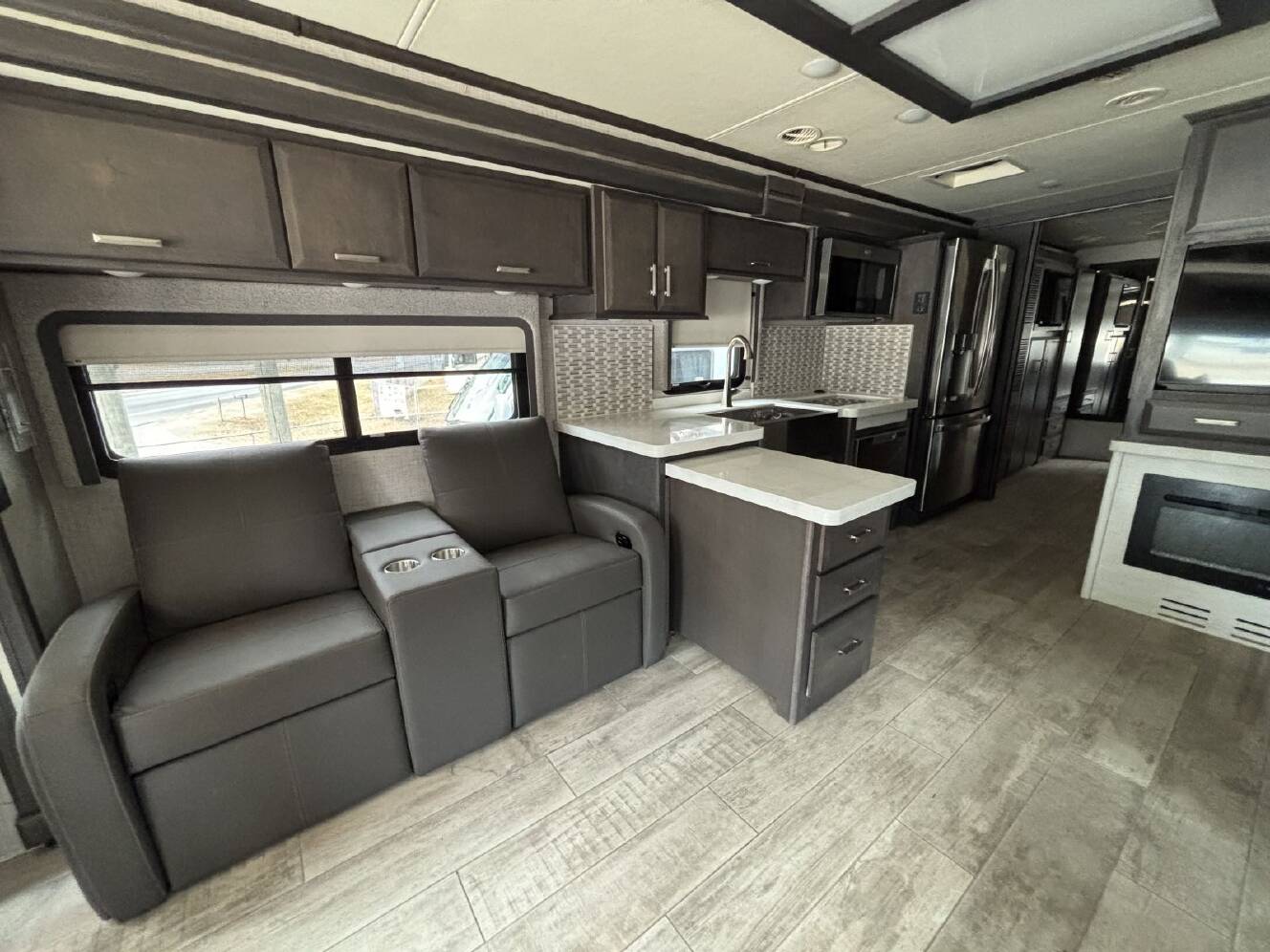 A photo of this 2023 Thor TUSCANY 40RT