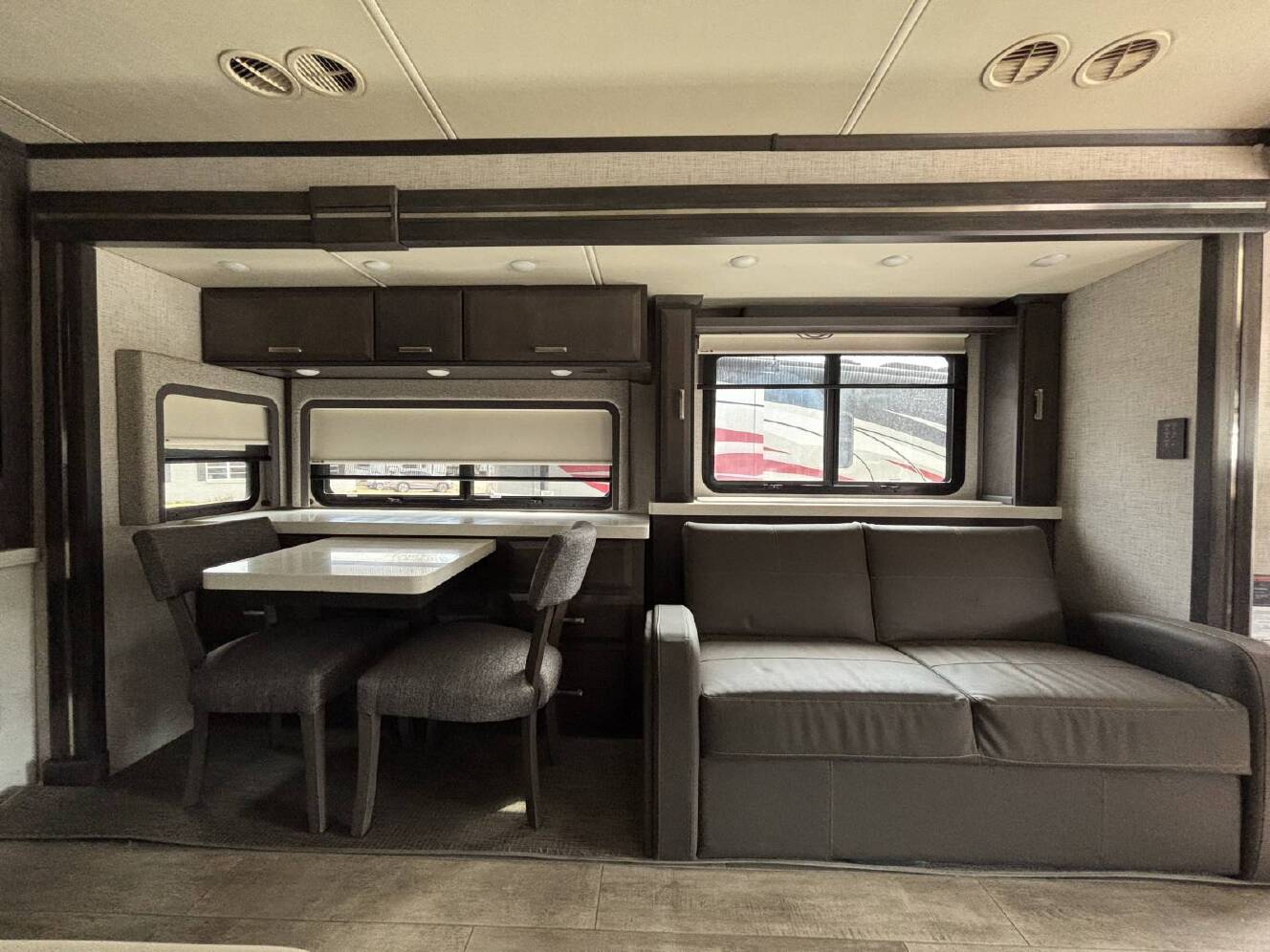 A photo of this 2023 Thor TUSCANY 40RT
