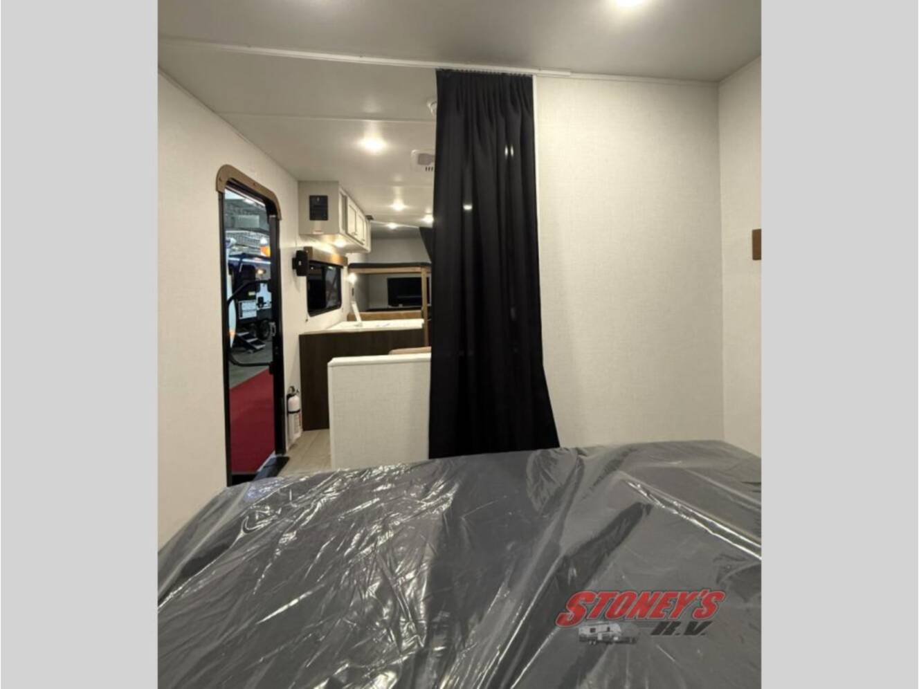 A photo of this 2026 Crossroads Zinger Lite 252BH