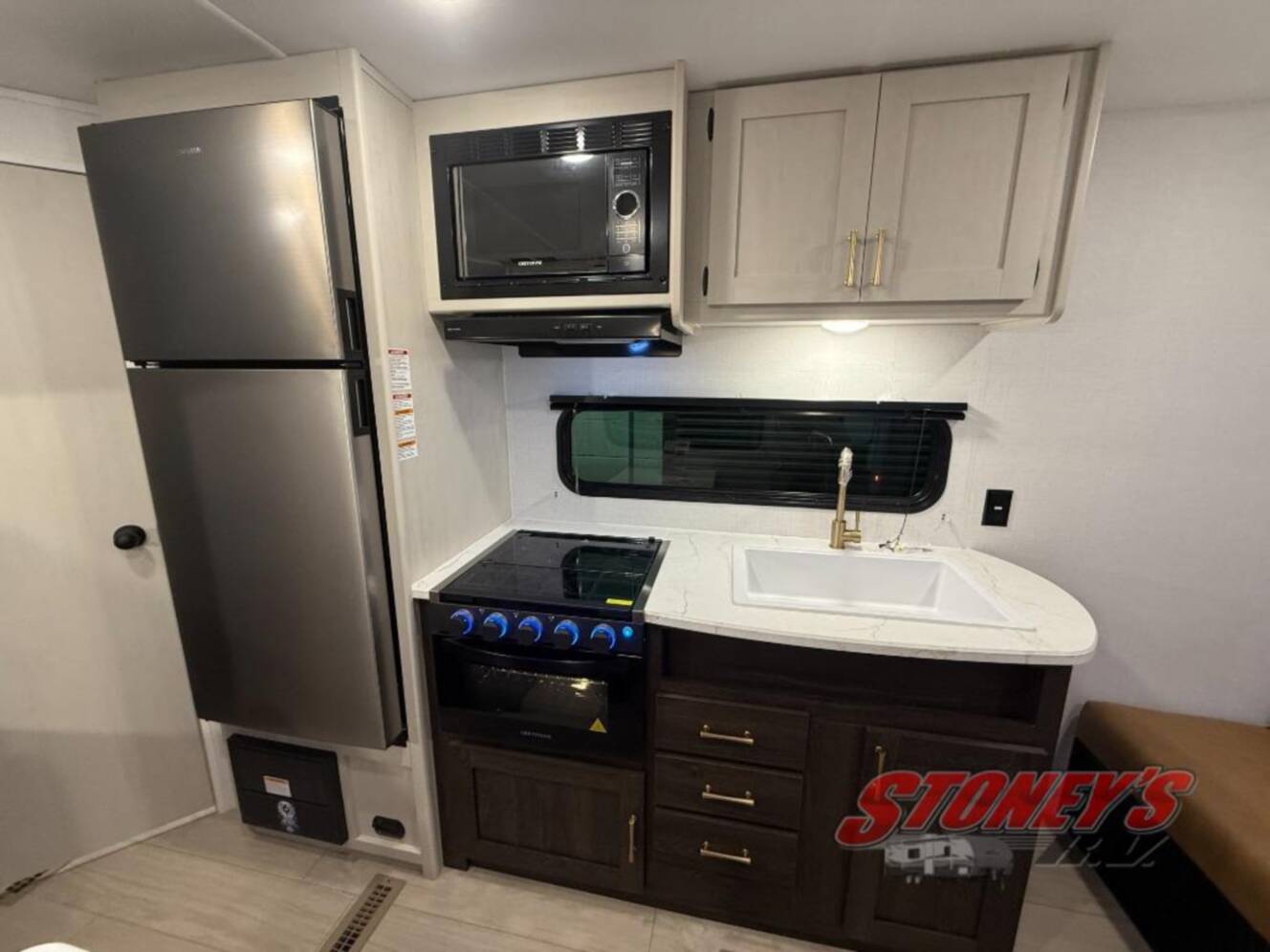 A photo of this 2026 Crossroads Zinger Lite 252BH
