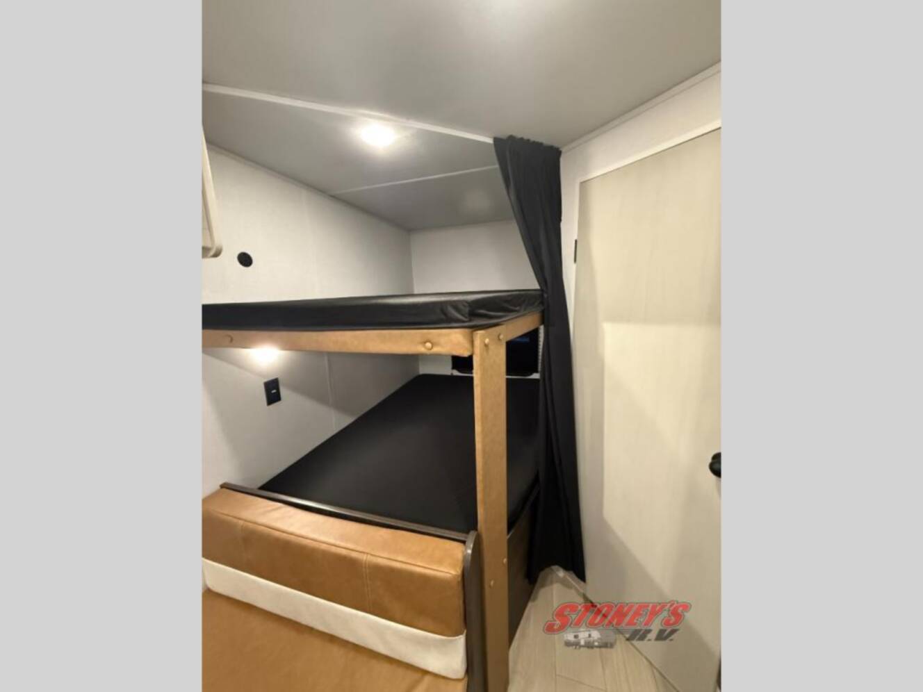 A photo of this 2026 Crossroads Zinger Lite 252BH