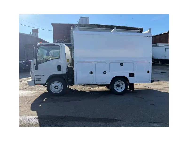 2026 ISUZU NPR HD