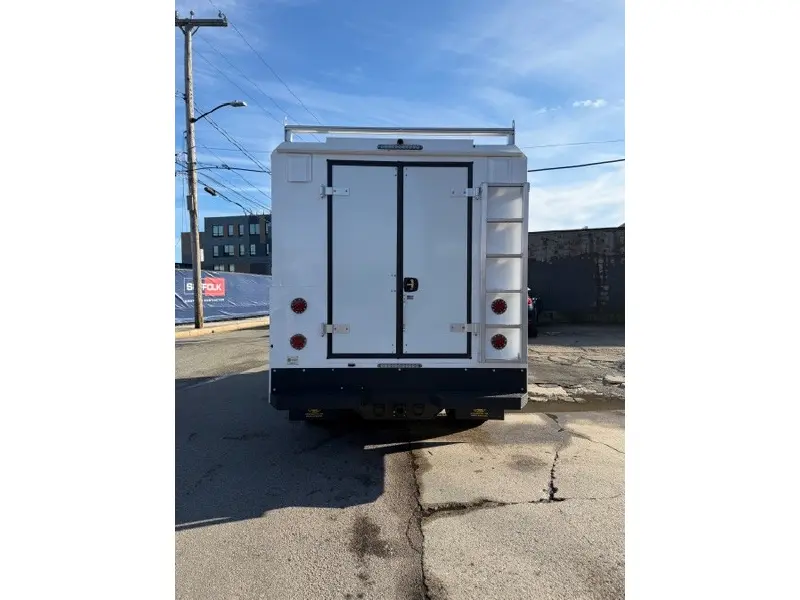 2026 ISUZU NPR HD
