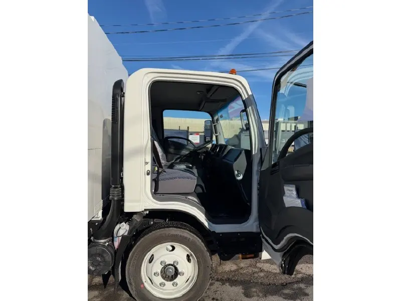 2026 ISUZU NPR HD