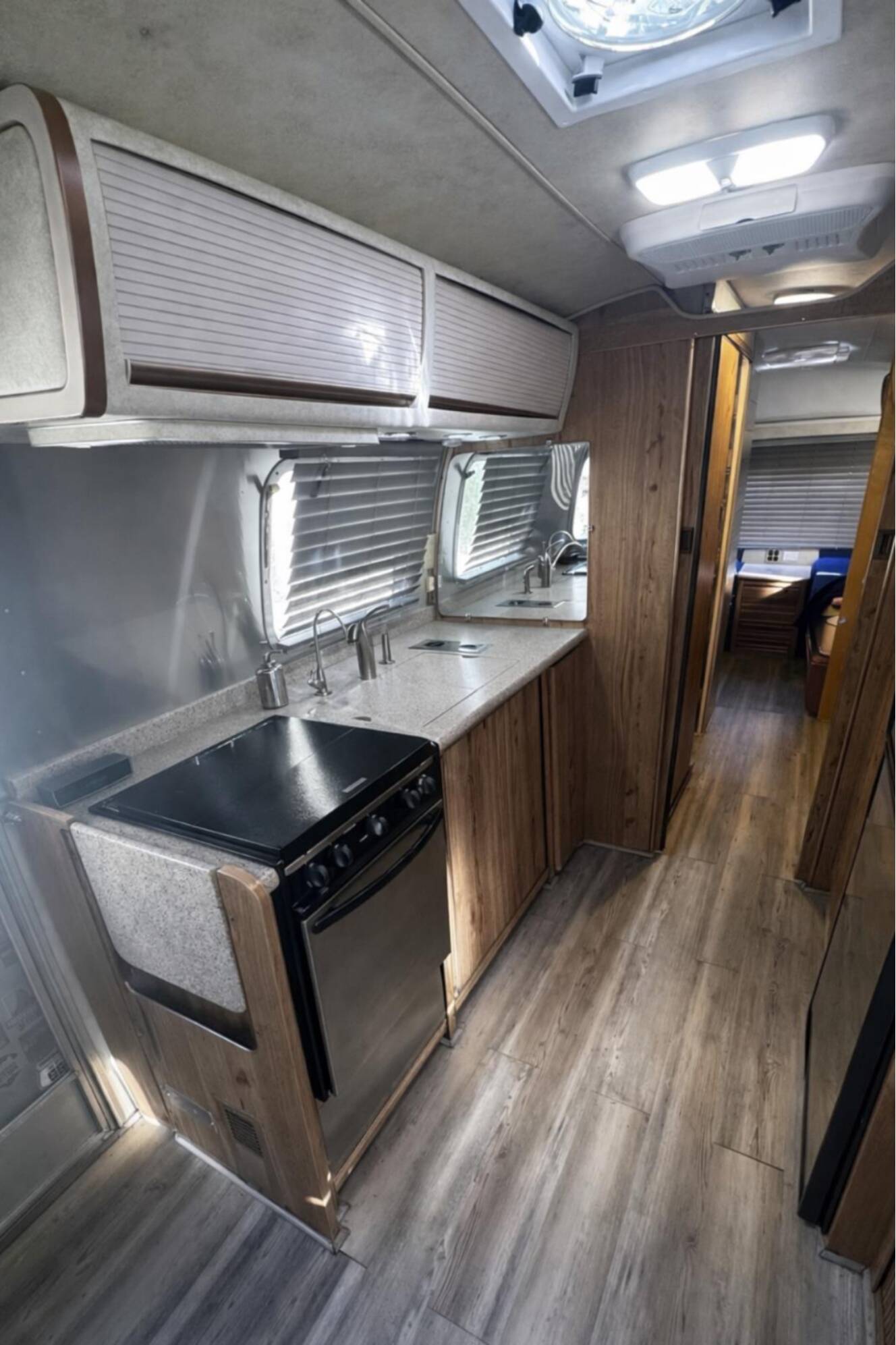 A photo of this 1978 Airstream EXCELLA 31