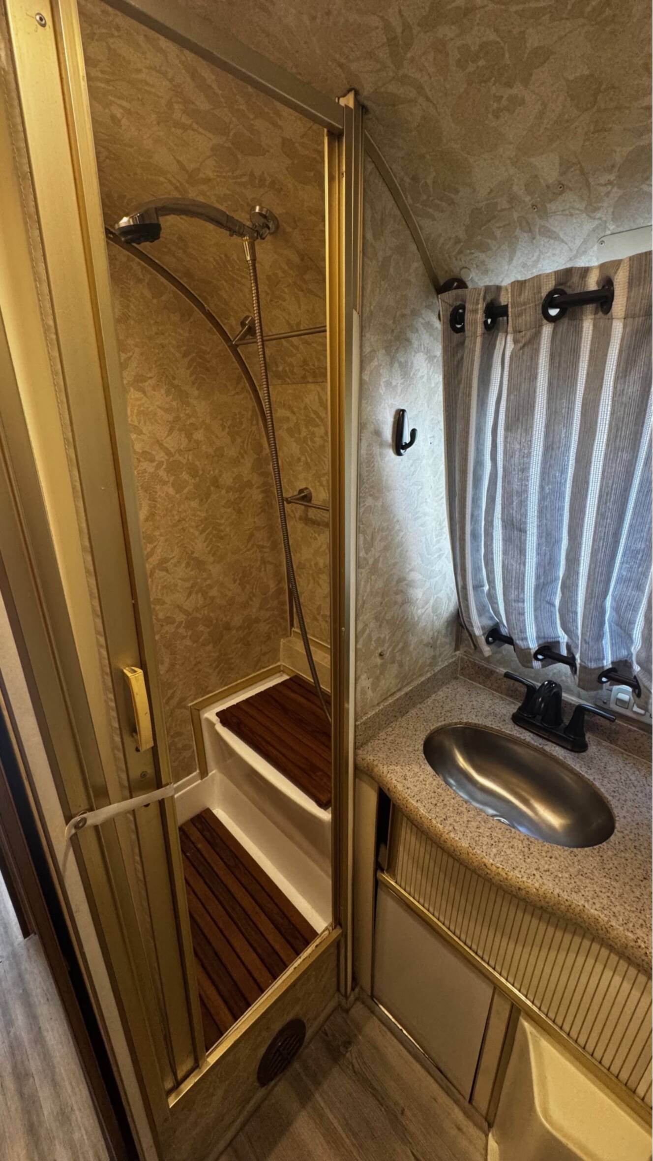 A photo of this 1978 Airstream EXCELLA 31
