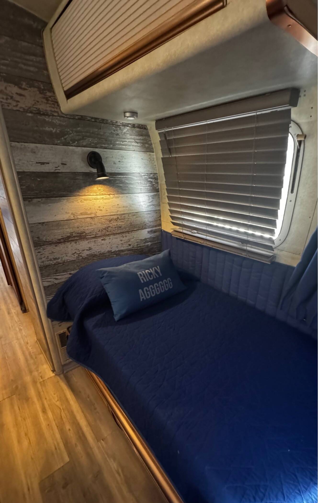 A photo of this 1978 Airstream EXCELLA 31