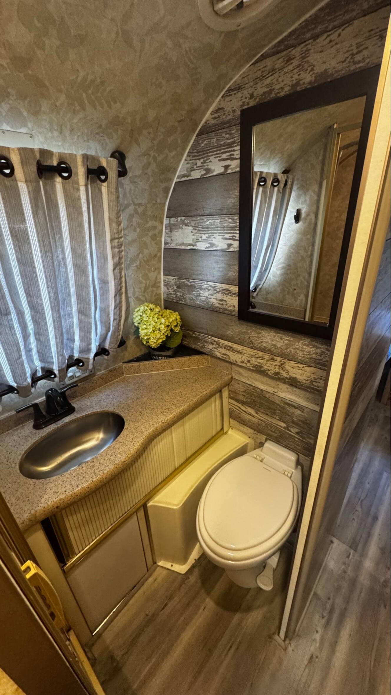 A photo of this 1978 Airstream EXCELLA 31