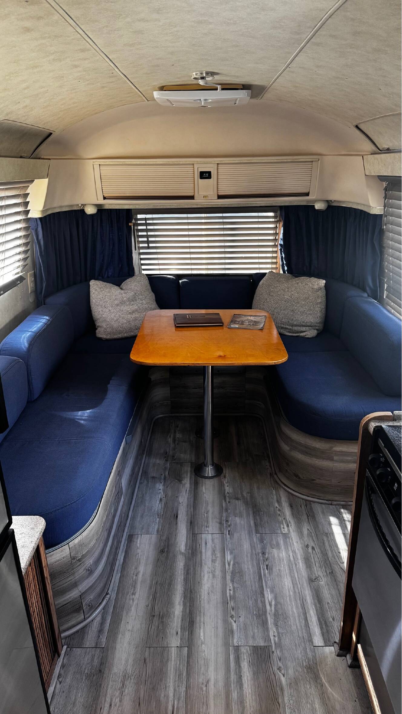 A photo of this 1978 Airstream EXCELLA 31
