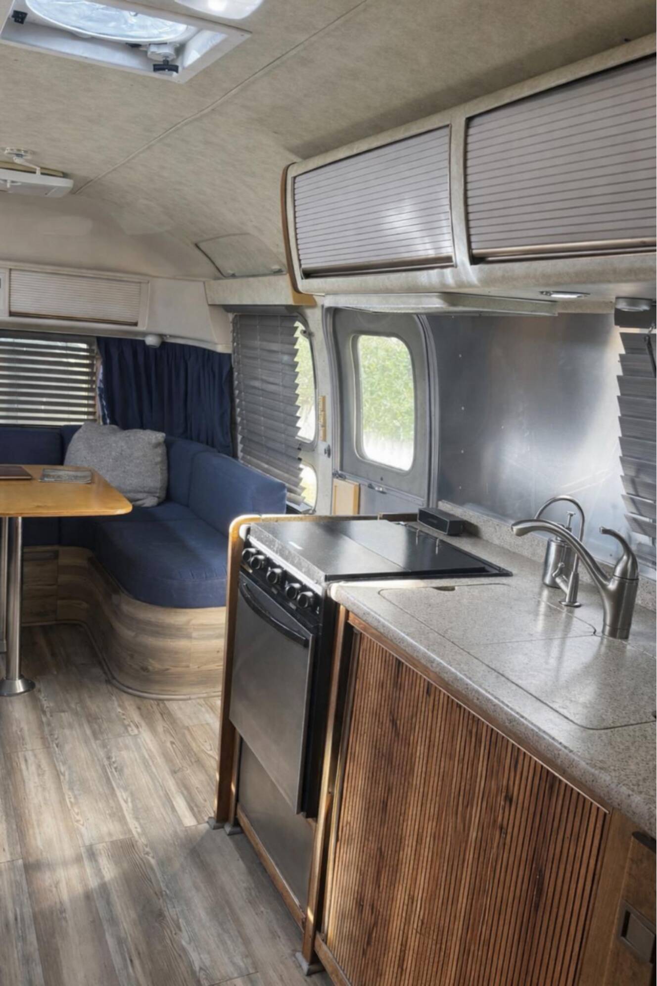 A photo of this 1978 Airstream EXCELLA 31