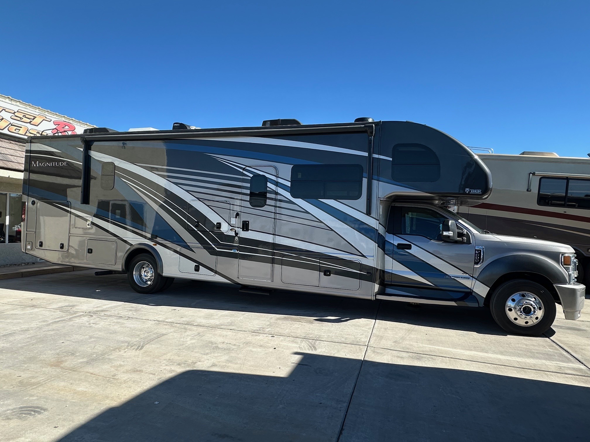 2022 Thor Motor Coach MAGNITUDE RS36 in lake havasu city AZ