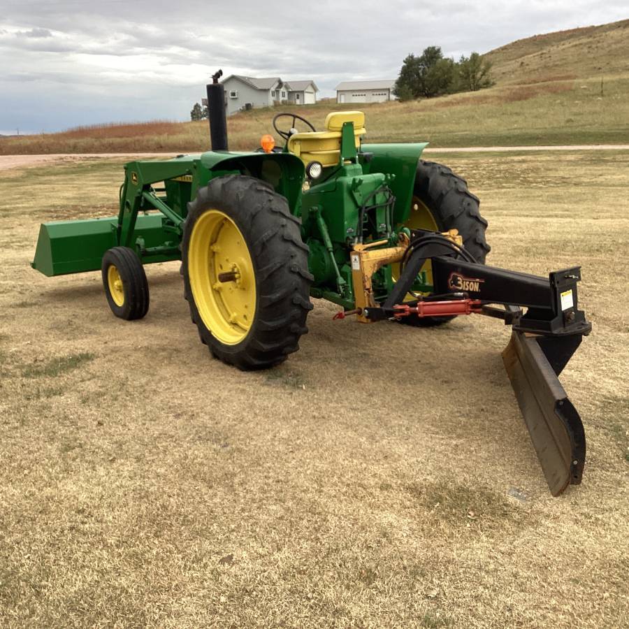 1970 JOHN DEERE 2520 in Hermosa, SD