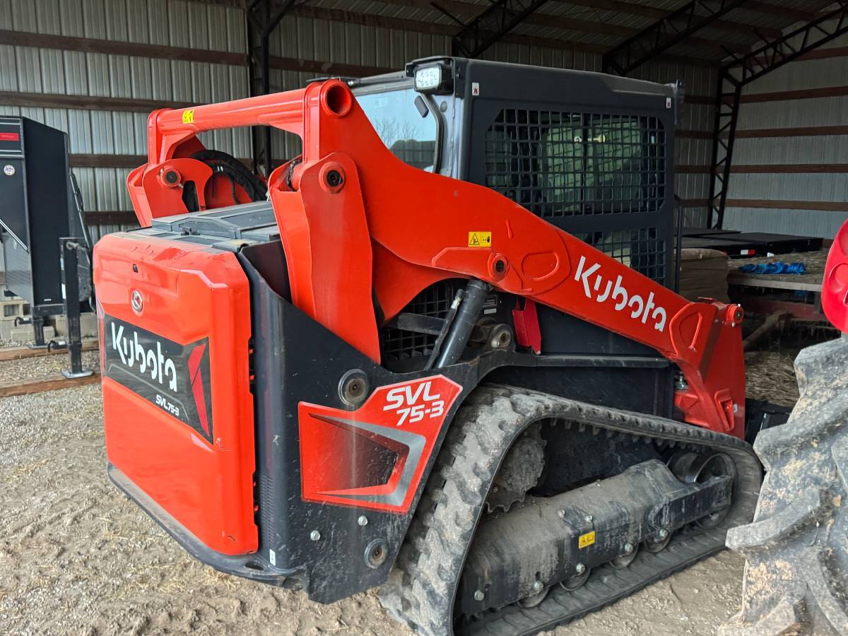 2015 KUBOTA SVL75-3 in Mount Vernon, MO