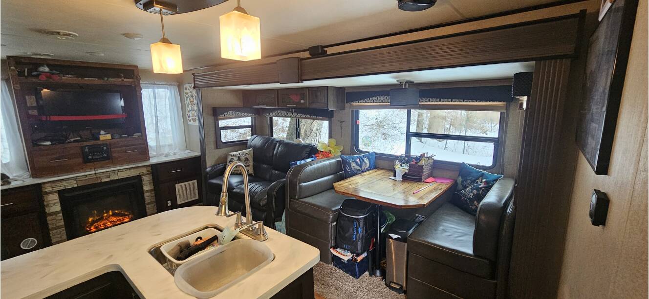 A photo of this 2016 Dutchmen KODIAK ULTRA LITE 291RESL