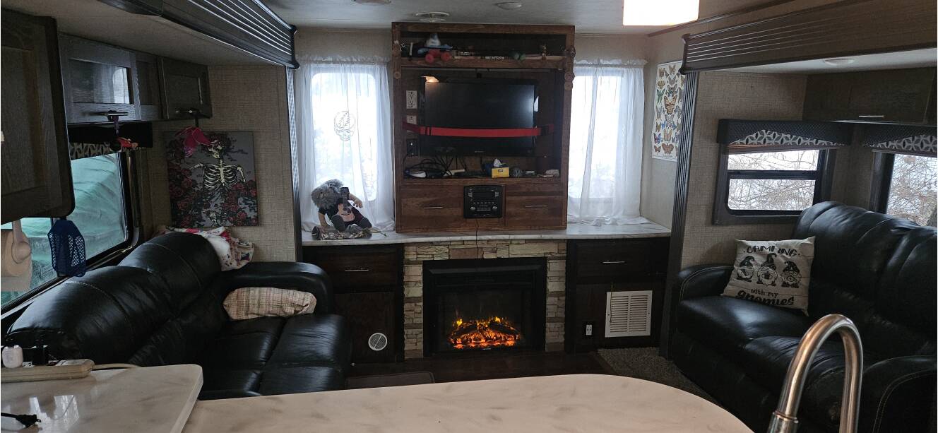 A photo of this 2016 Dutchmen KODIAK ULTRA LITE 291RESL