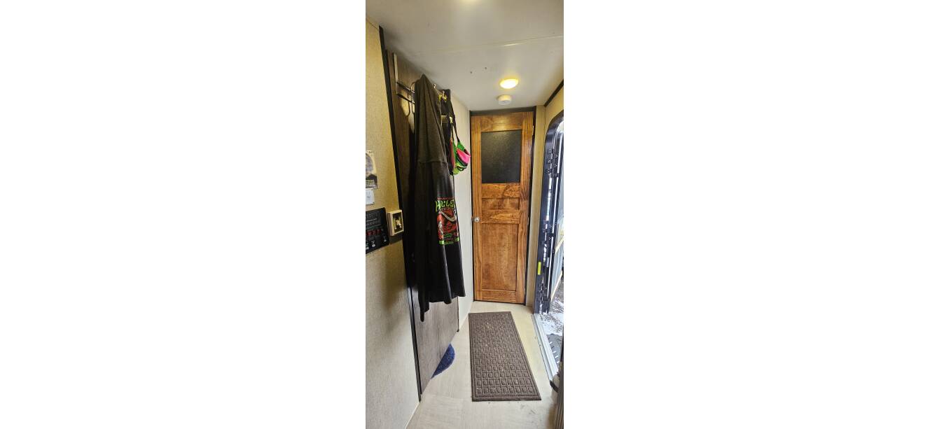 A photo of this 2016 Dutchmen KODIAK ULTRA LITE 291RESL