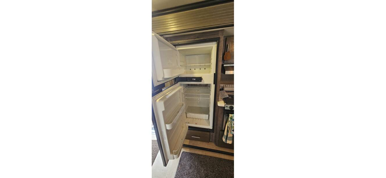 A photo of this 2016 Dutchmen KODIAK ULTRA LITE 291RESL