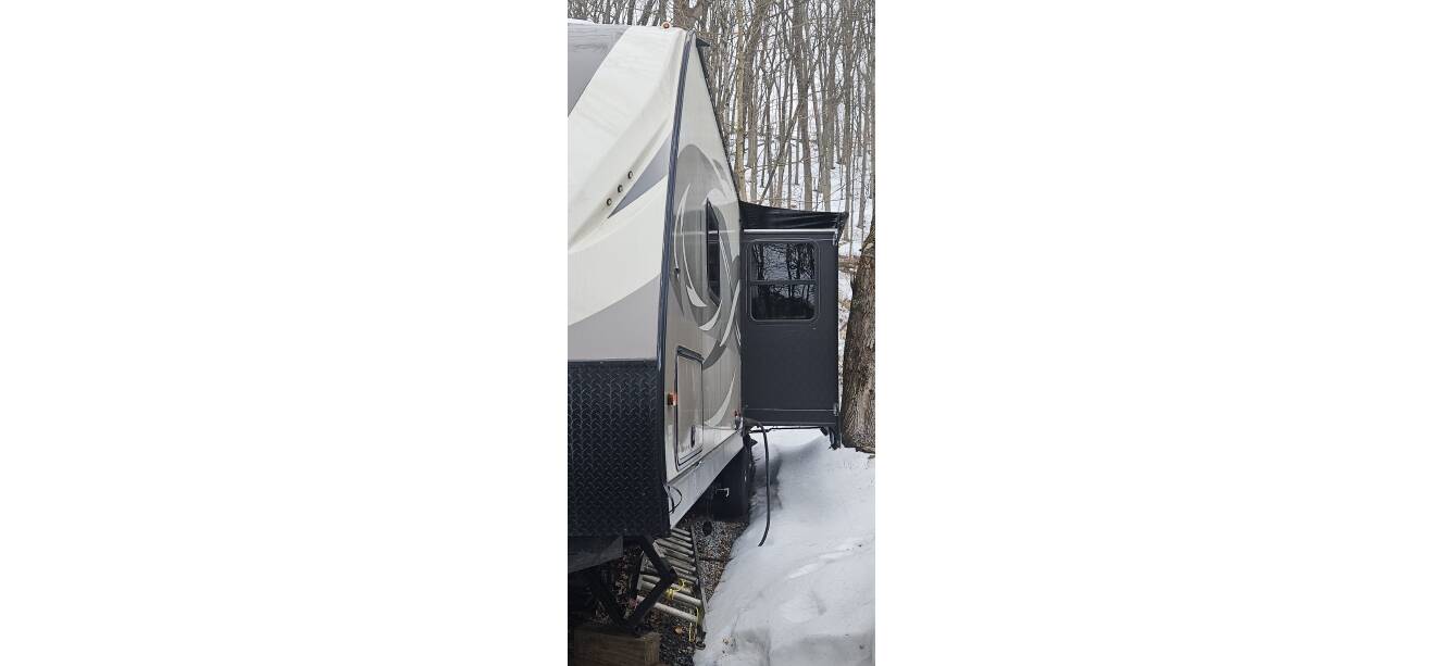 A photo of this 2016 Dutchmen KODIAK ULTRA LITE 291RESL