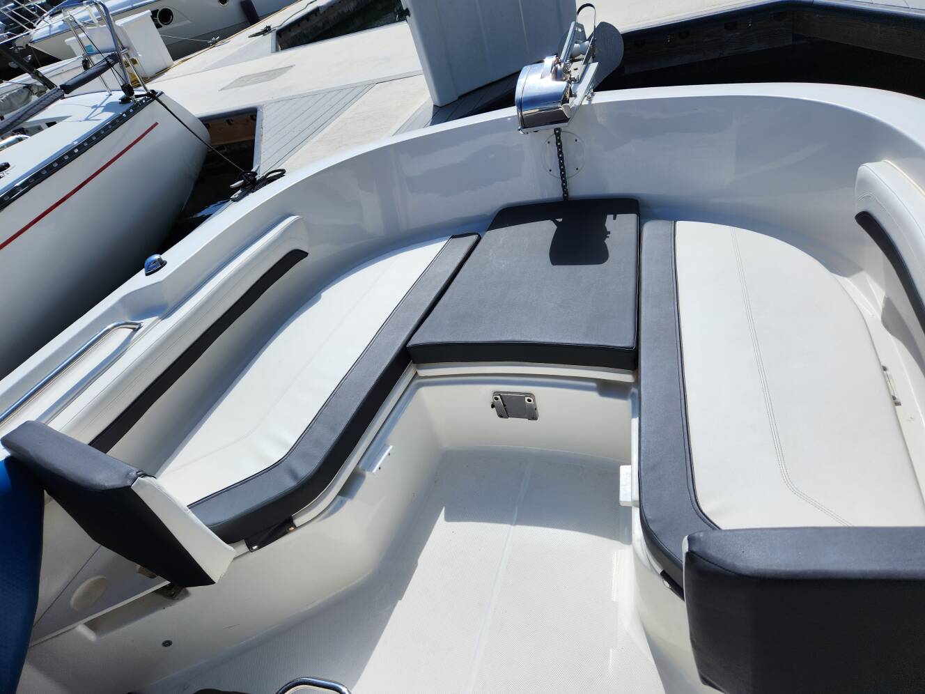 A photo of this 2022 Bayliner T22cc