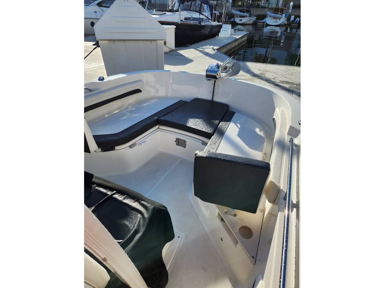 A photo of this 2022 Bayliner T22cc
