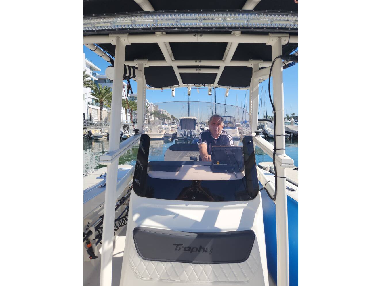 A photo of this 2022 Bayliner T22cc