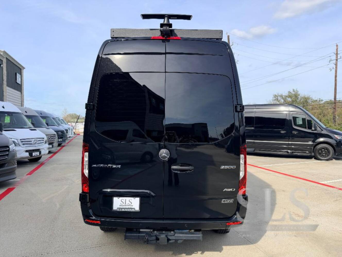 A photo of this 2026 Midwest Automotive Designs Luxe Cruiser D4