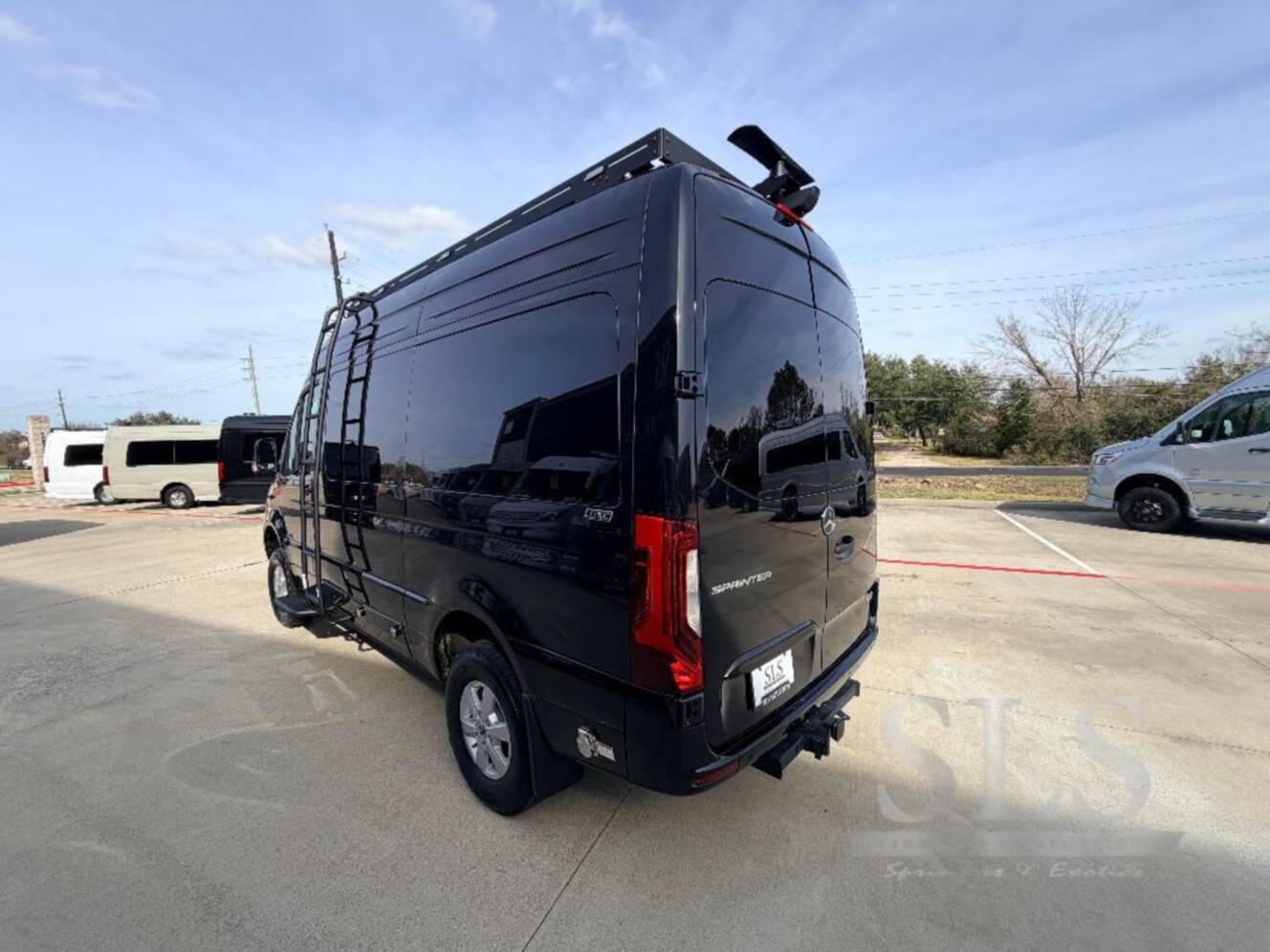 A photo of this 2026 Midwest Automotive Designs Luxe Cruiser D4