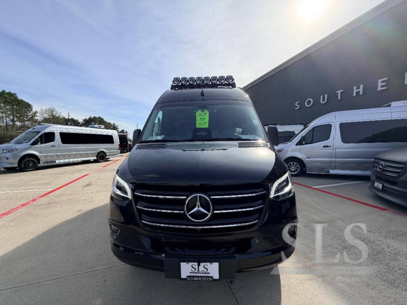 A photo of this 2026 Midwest Automotive Designs Luxe Cruiser D4