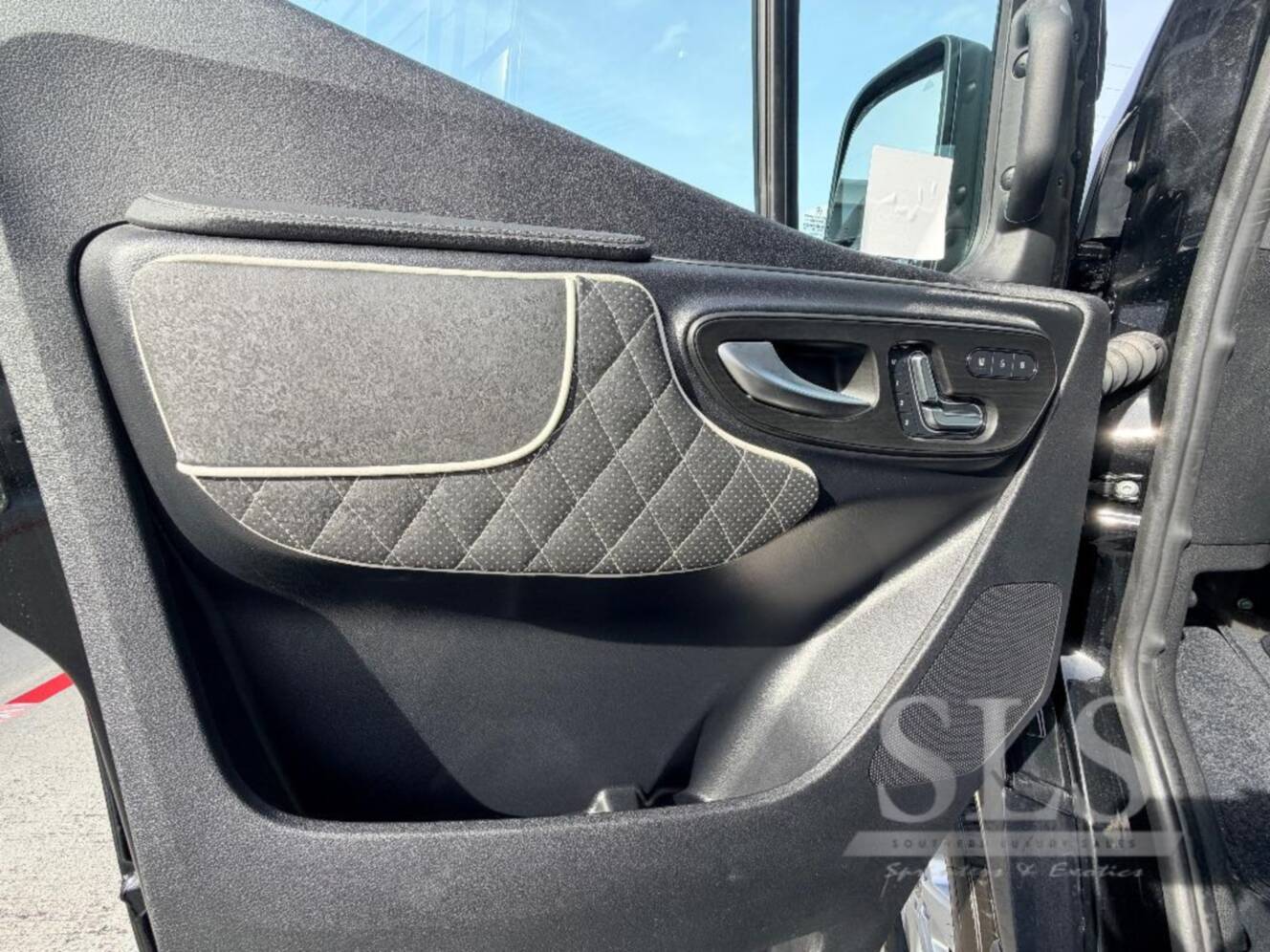 A photo of this 2026 Midwest Automotive Designs Luxe Cruiser D4
