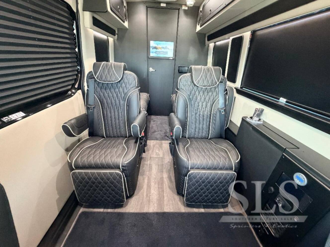 A photo of this 2026 Midwest Automotive Designs Luxe Cruiser D4