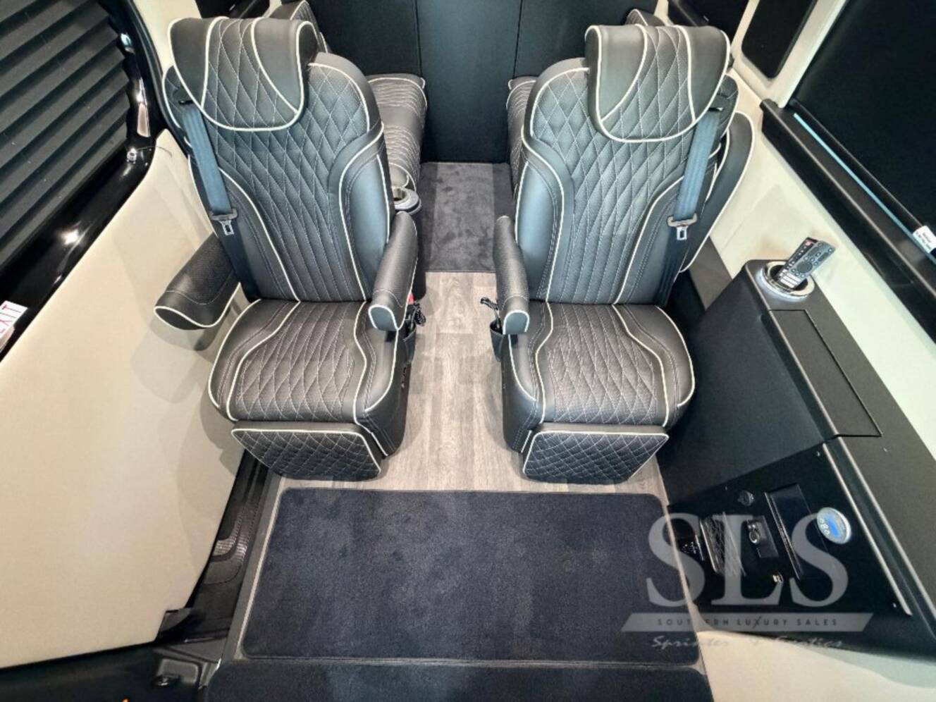 A photo of this 2026 Midwest Automotive Designs Luxe Cruiser D4