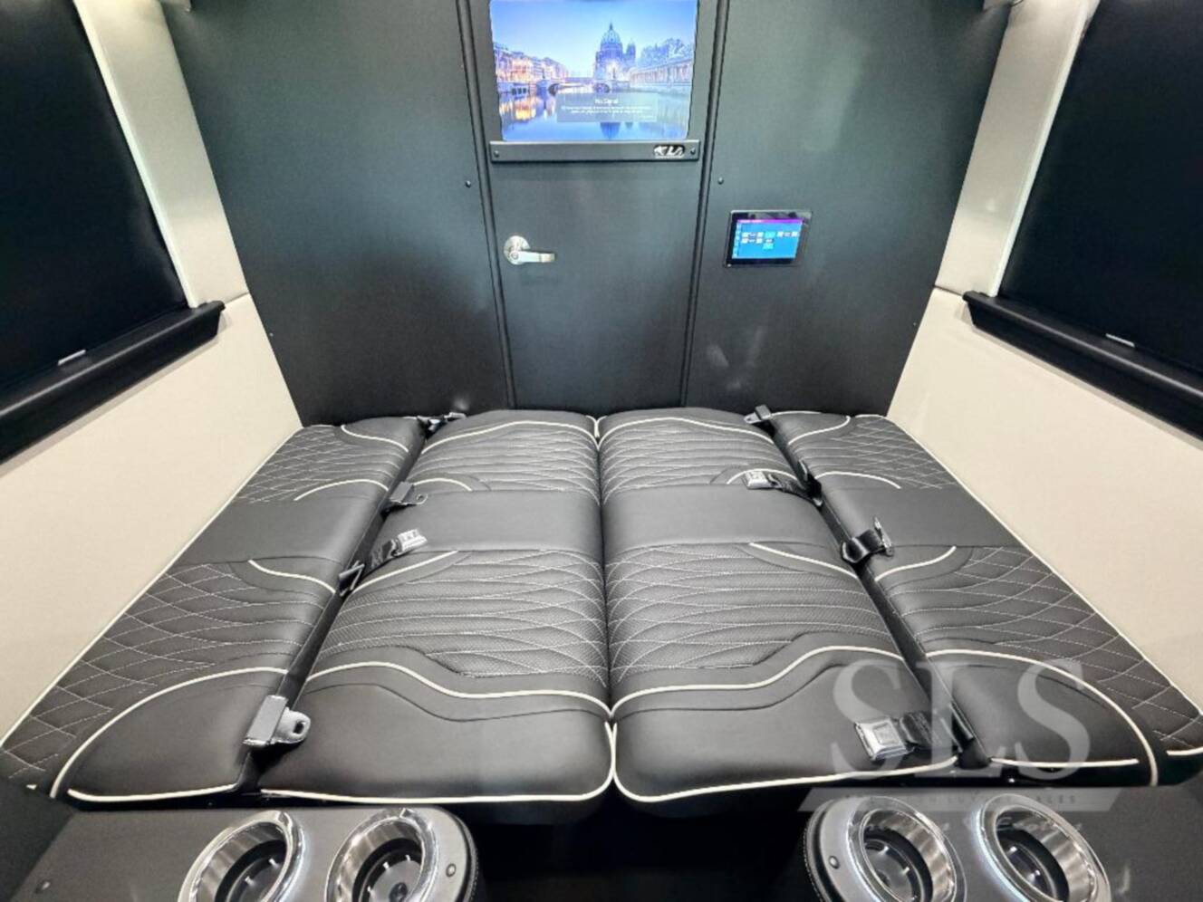 A photo of this 2026 Midwest Automotive Designs Luxe Cruiser D4