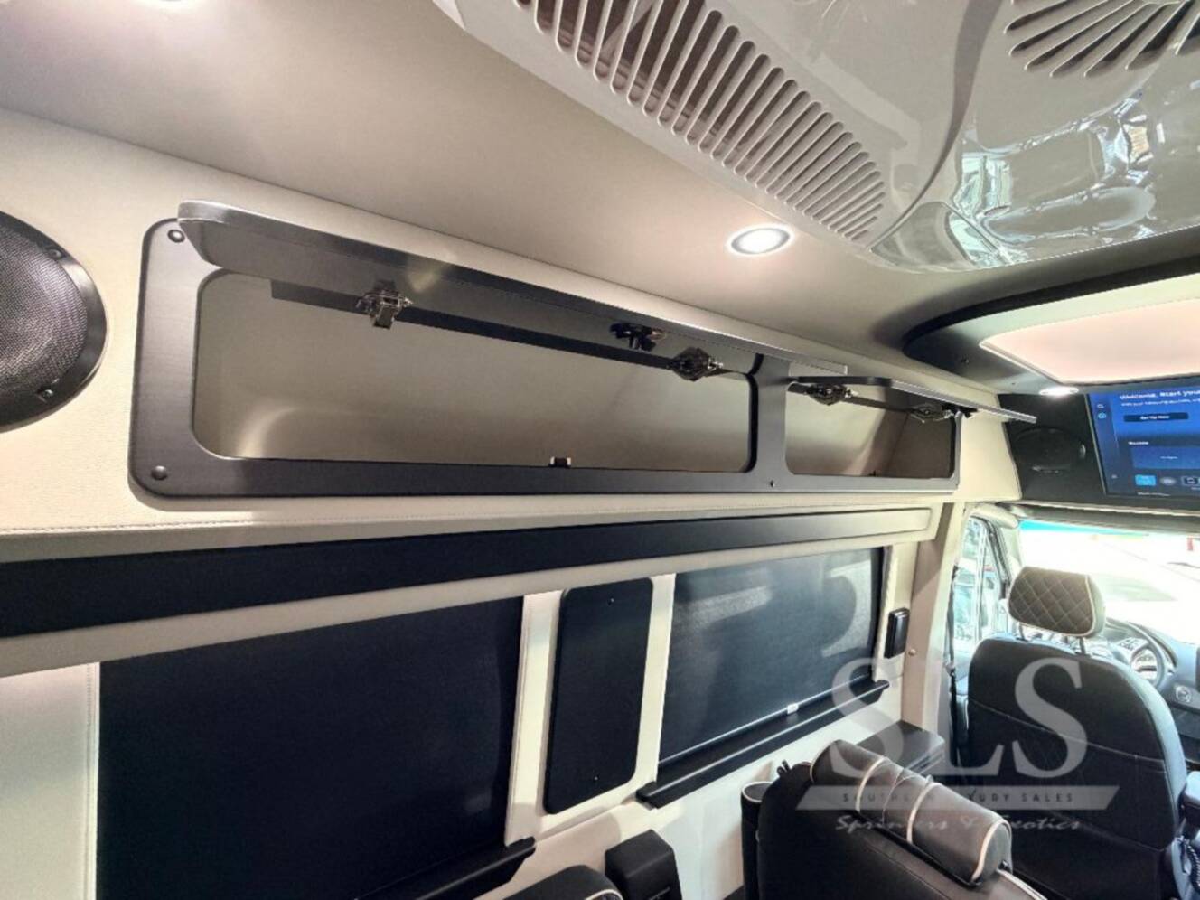 A photo of this 2026 Midwest Automotive Designs Luxe Cruiser D4