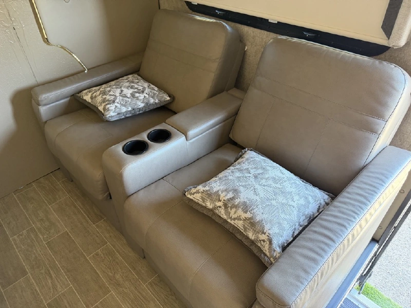 2021 THOR MOTOR COACH OMNI BH35