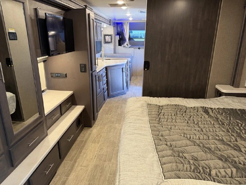 2021 THOR MOTOR COACH OMNI BH35