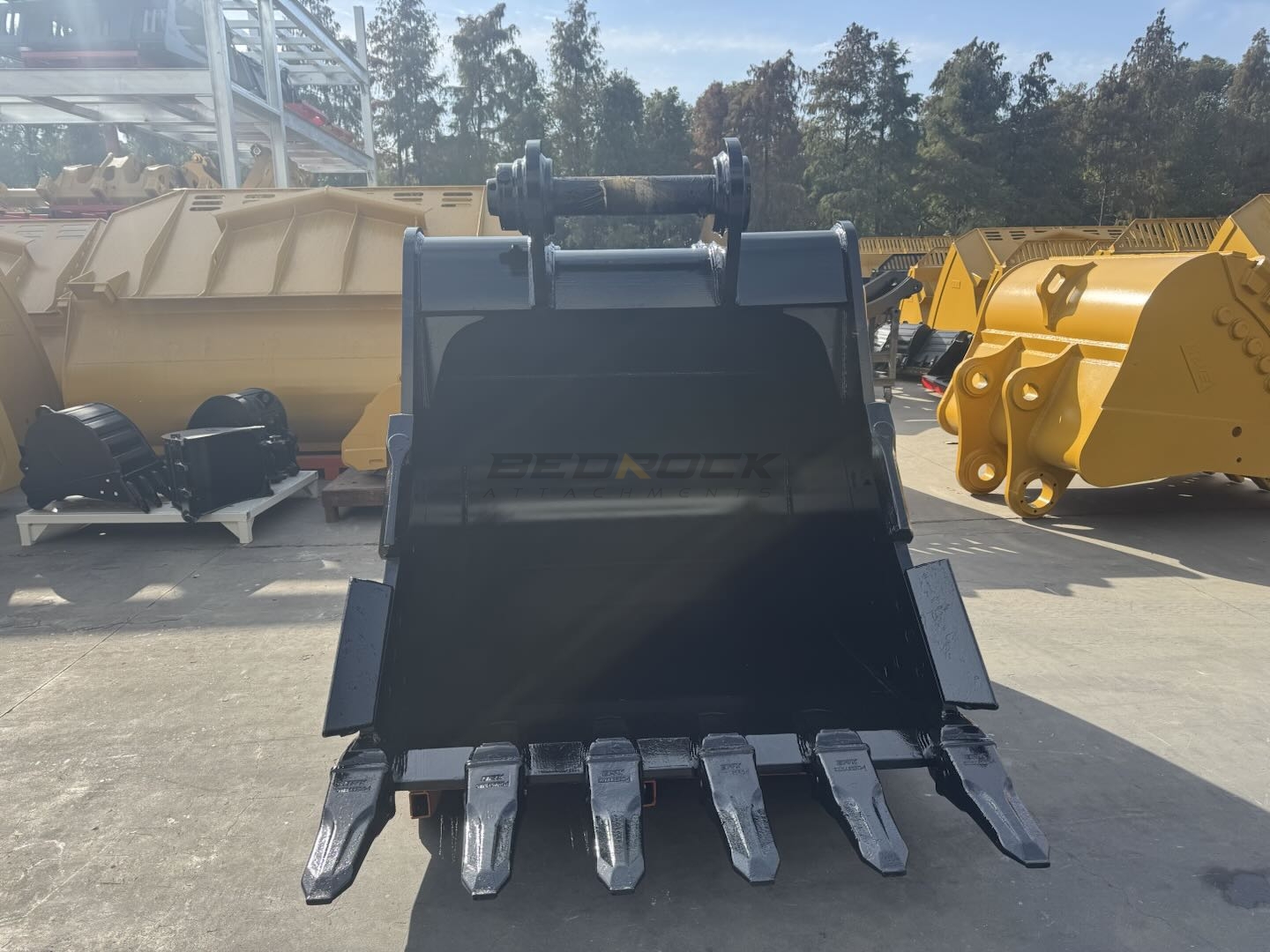 JOHN DEERE 60in HD bucket fits John Deere, Hitachi 450/470 in Irvine, CA