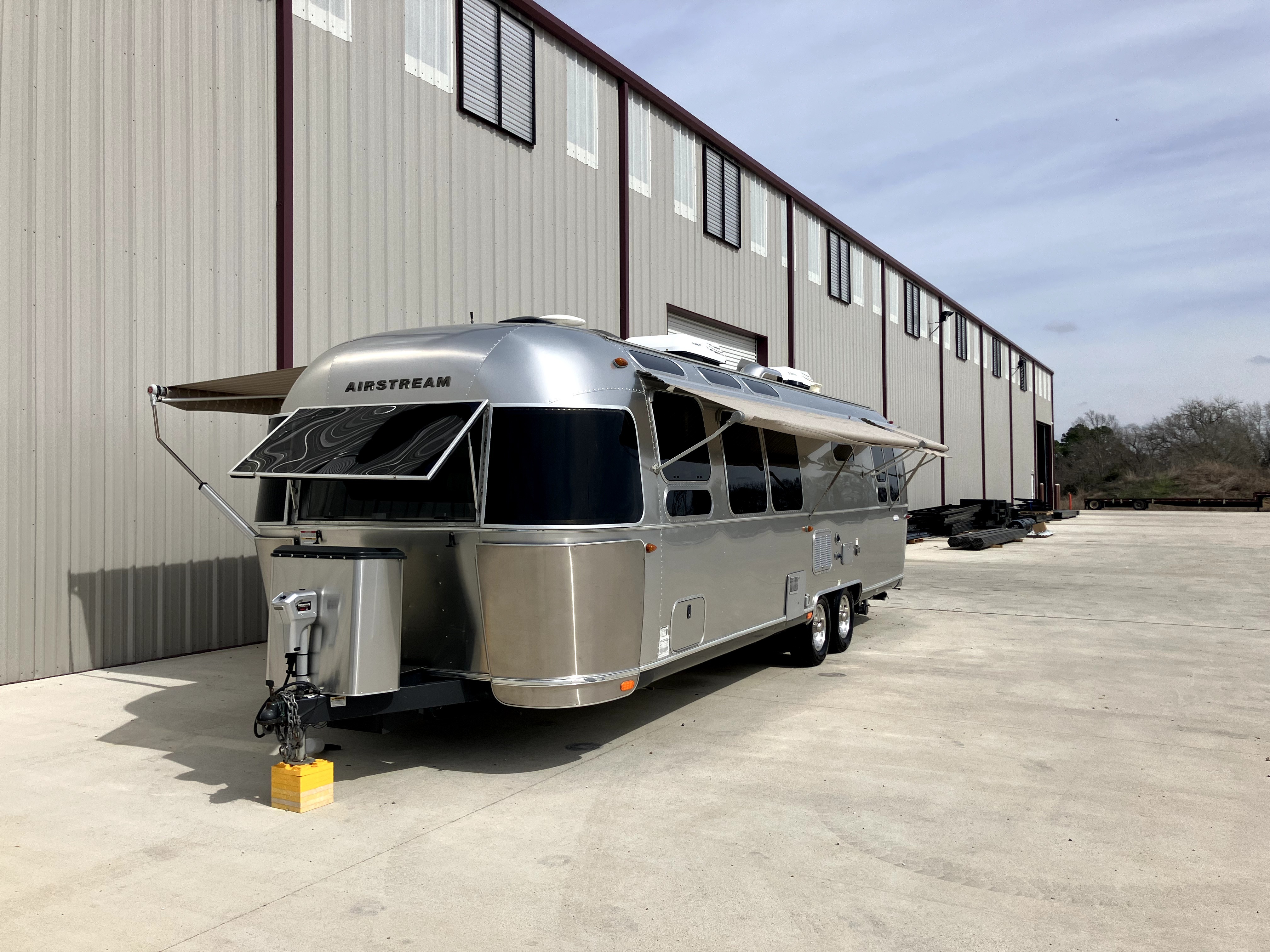 2016 Airstream INTERNATIONAL SERENITY 30 in navasota TX