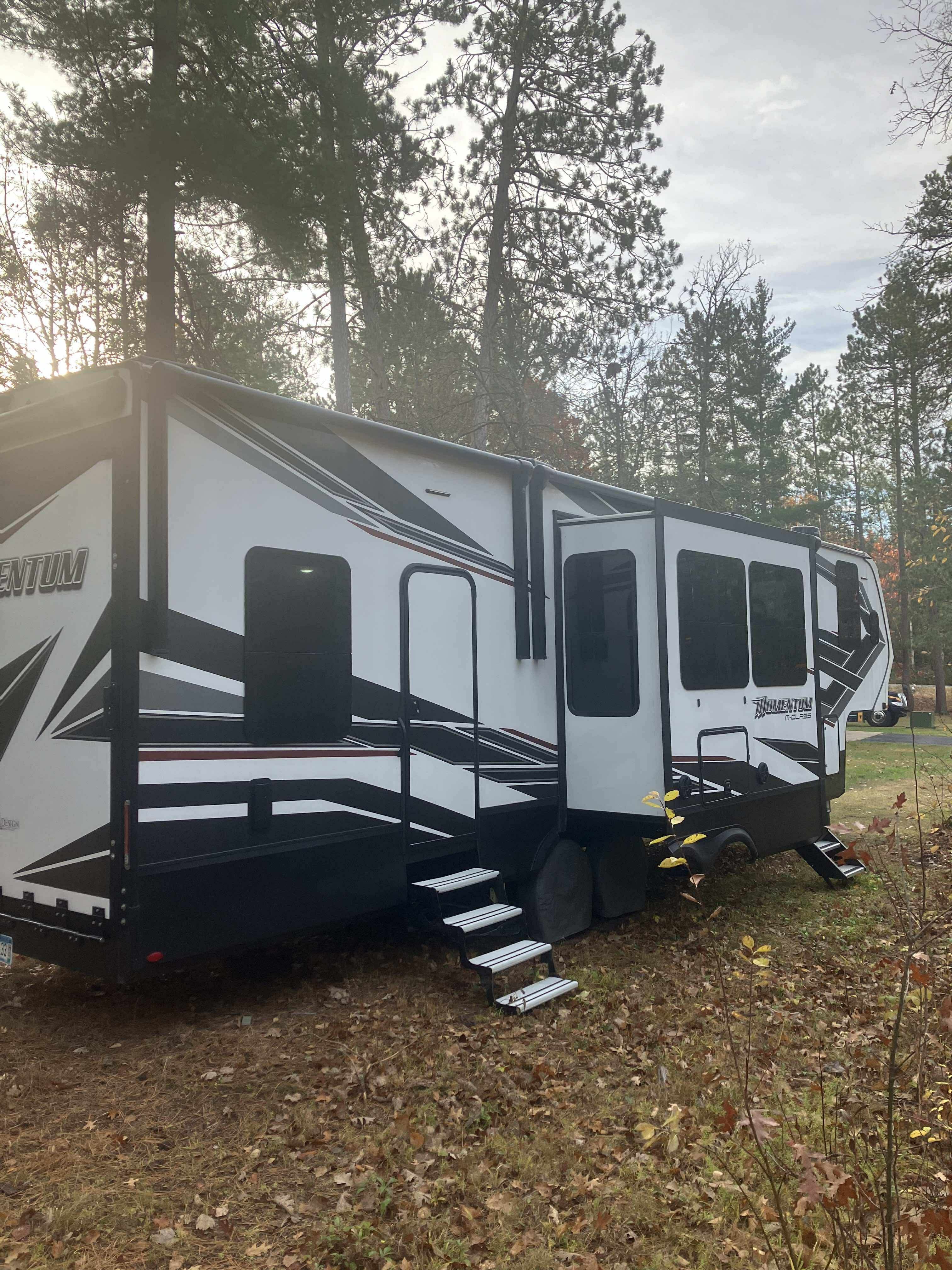 2022 Grand Design MOMENTUM M-CLASS 351M in bemidji MN
